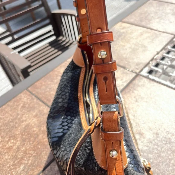Dooney & Bourke GENUINE LEATHER Black and Tan Erica Snakeskin Women's Bag Set - Picture 9 of 16